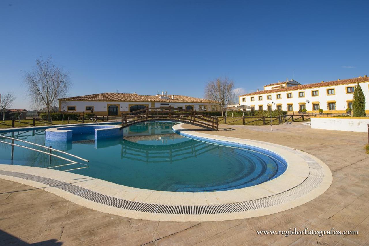 Hospedium Hotel Cortijo Santa Cruz فيلانيوفا دي لا سيرينا المظهر الخارجي الصورة